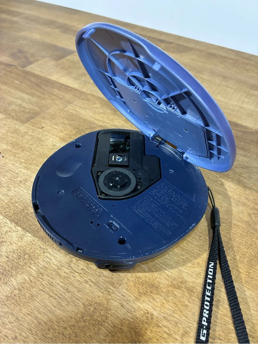 Sony D-EJ611 Portable Walkman CD Player with G-Protection Indigo Tested Working
